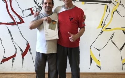 Mit 64 Jahren die Prüfung zum 10. Schülergrad im Wing Chun abgelegt.