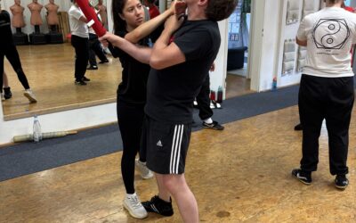 Intensiv-Training: Verteidigung gegen Angriffe mit einem Stock