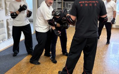 Bedrohung durch eine Gruppe / Verteidigen gegen mehrere Gegner