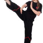 Simo Eva demonstriert einen hohen Kick